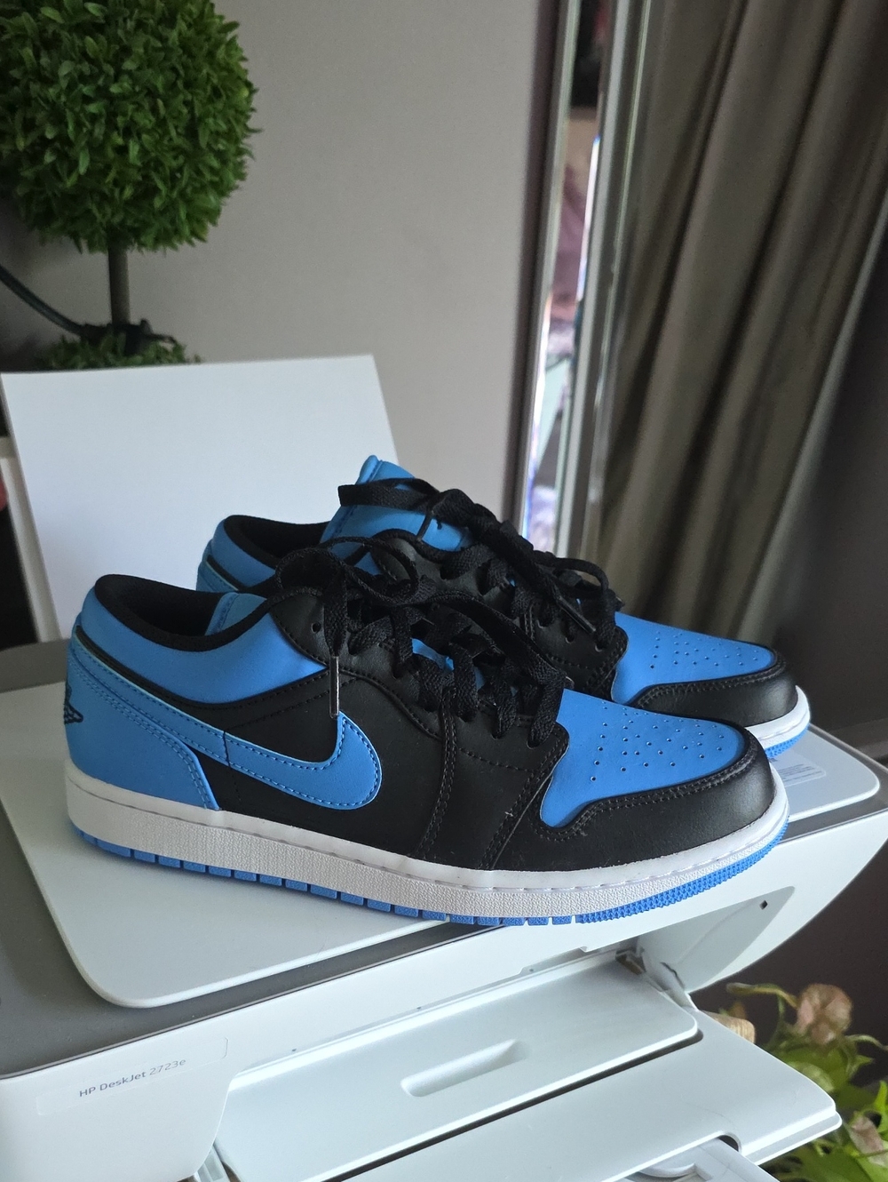 Nike Black and Blue Low-Top Sneakers Jordans Eur41